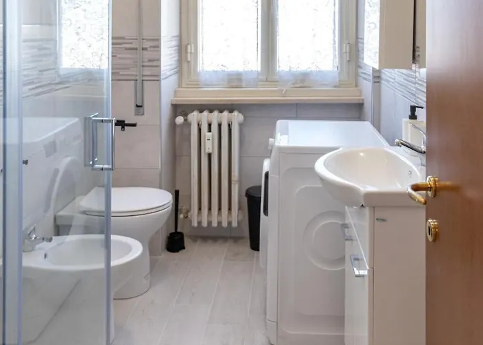 Large Family - 4 Bedrooms With Free Parking Near San Paolo Metro & By Rhr Apartment *